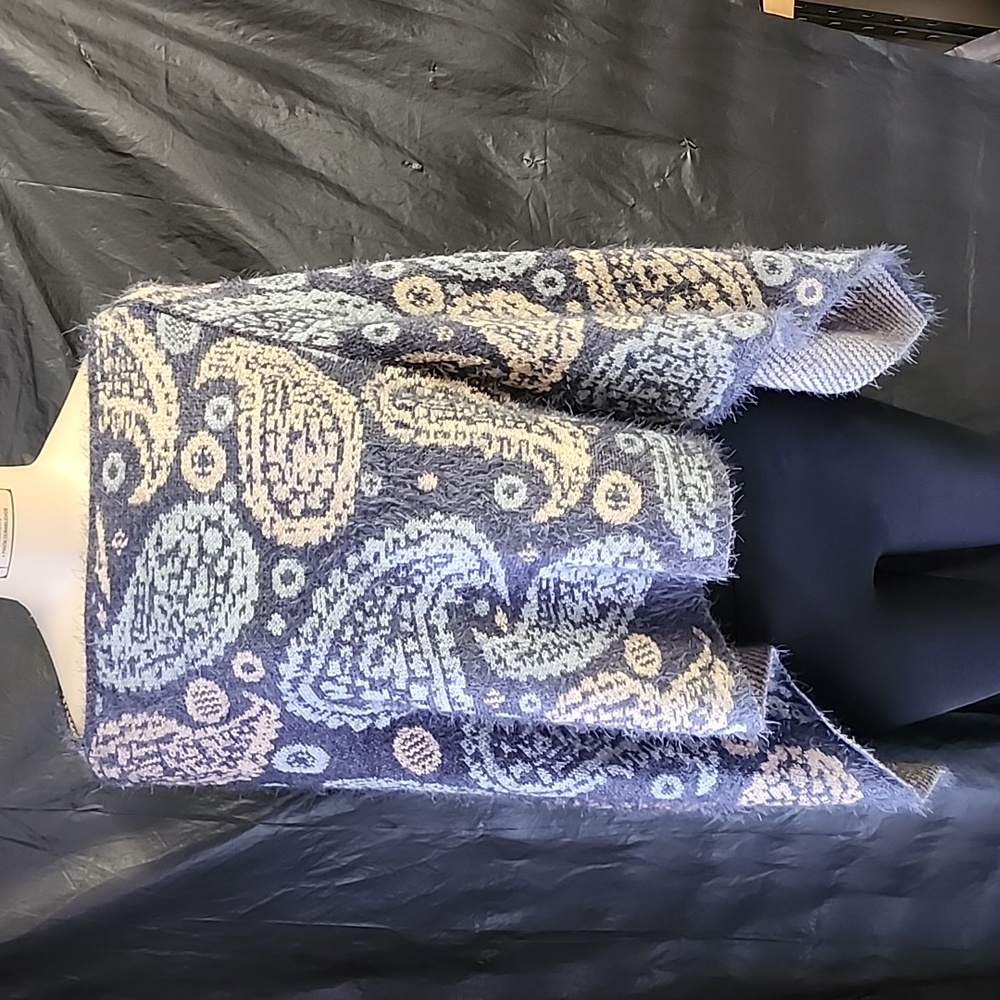 Ladies cape - Picture 3 of 5